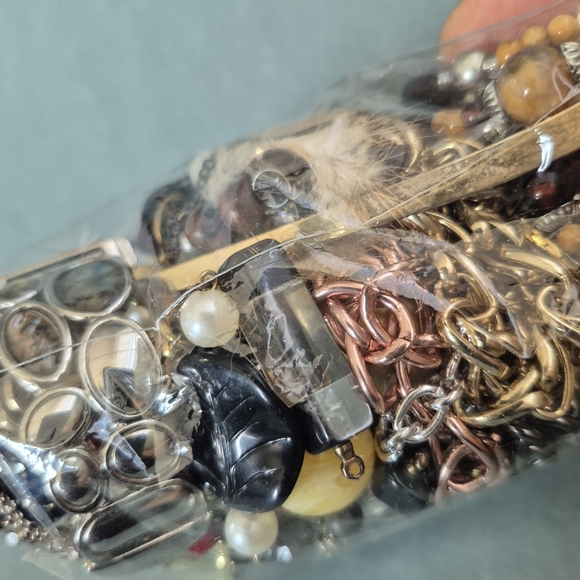 Mystery Craft Jewellry Bag - Picture 6 of 16